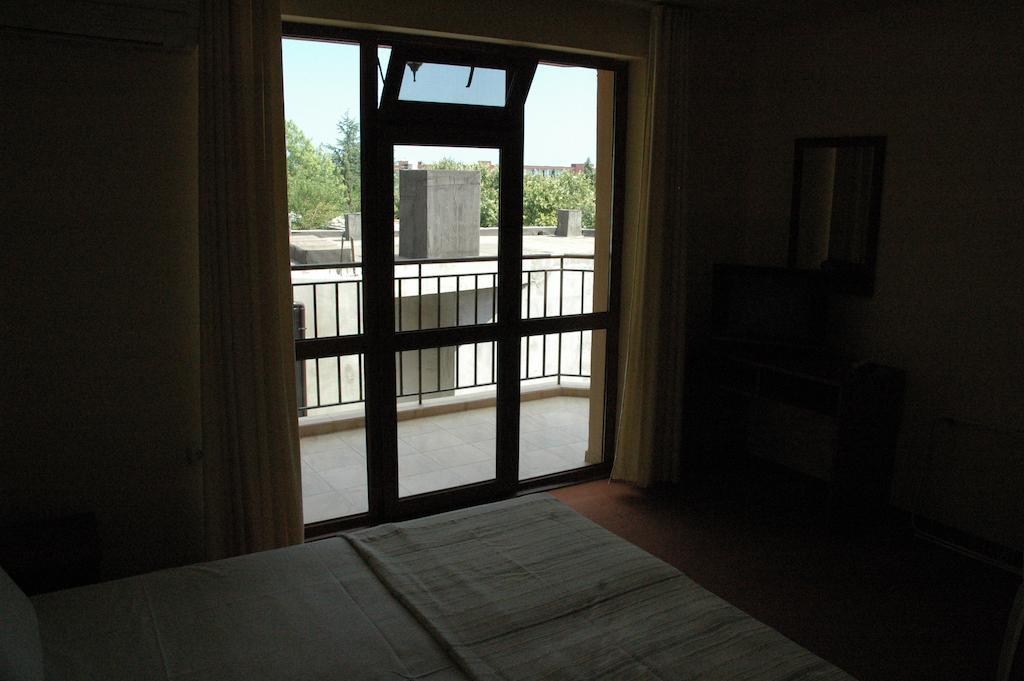 Terra Guest House Ravda Bagian luar foto
