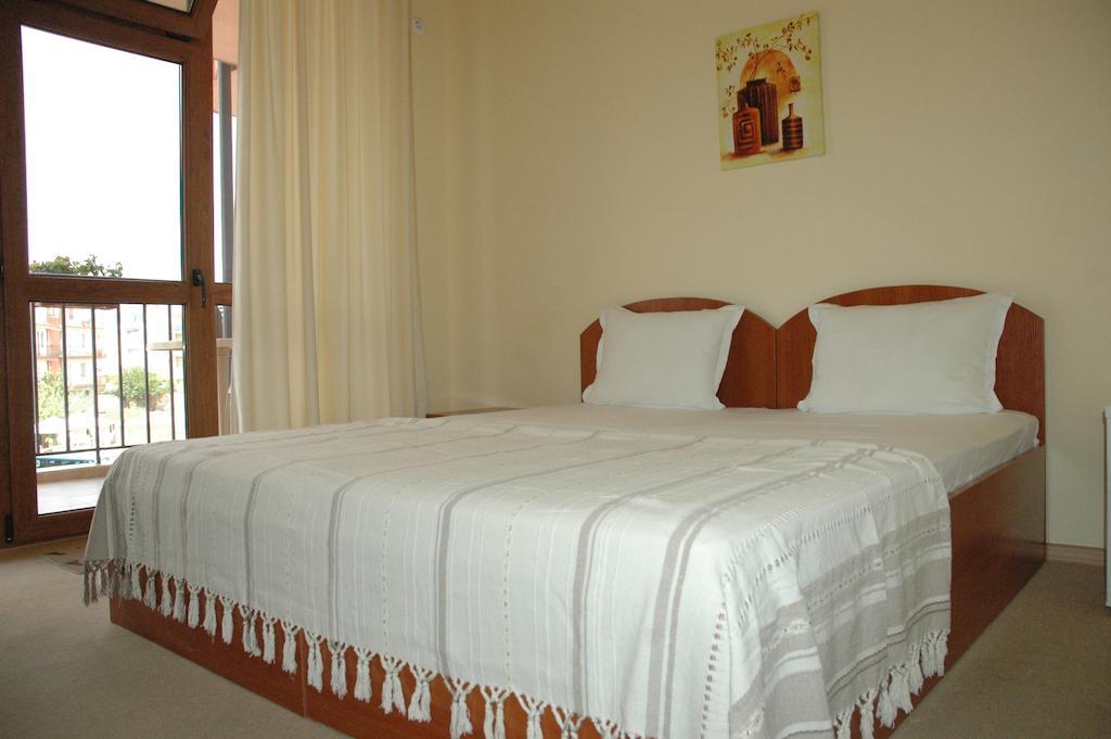 Terra Guest House Ravda Ruang foto
