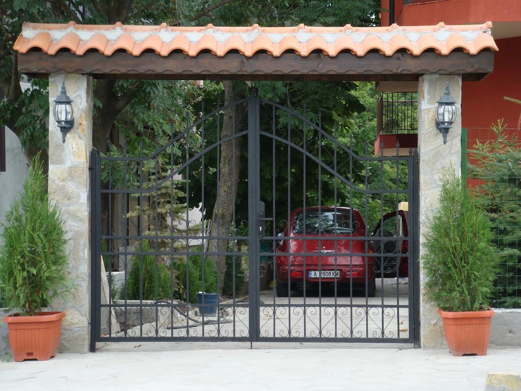Terra Guest House Ravda Bagian luar foto