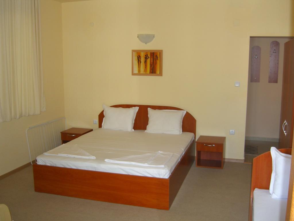 Terra Guest House Ravda Ruang foto
